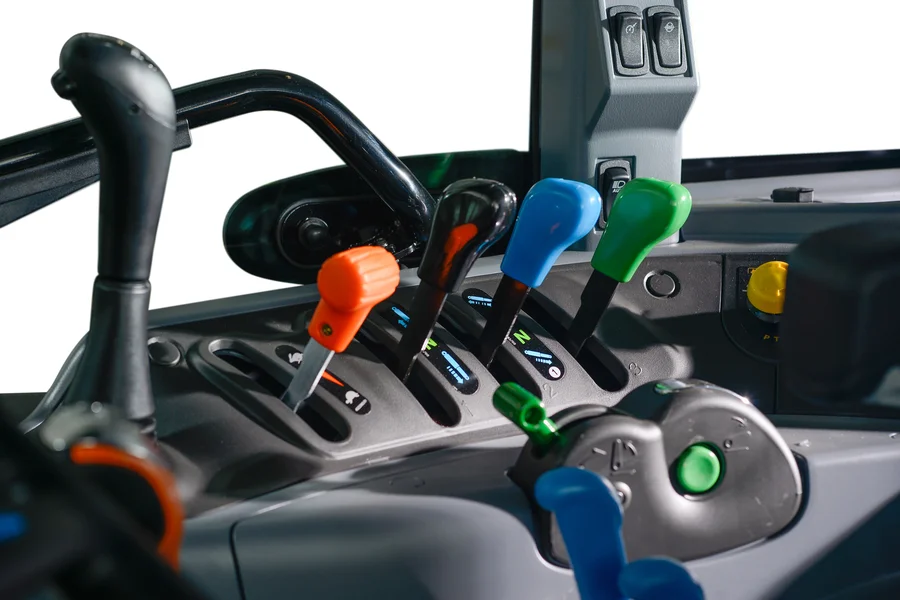 MT7.101 | LS Tractor | 122HP 4WD 3595cc κινητήρας Iveco τρακτέρ Standard