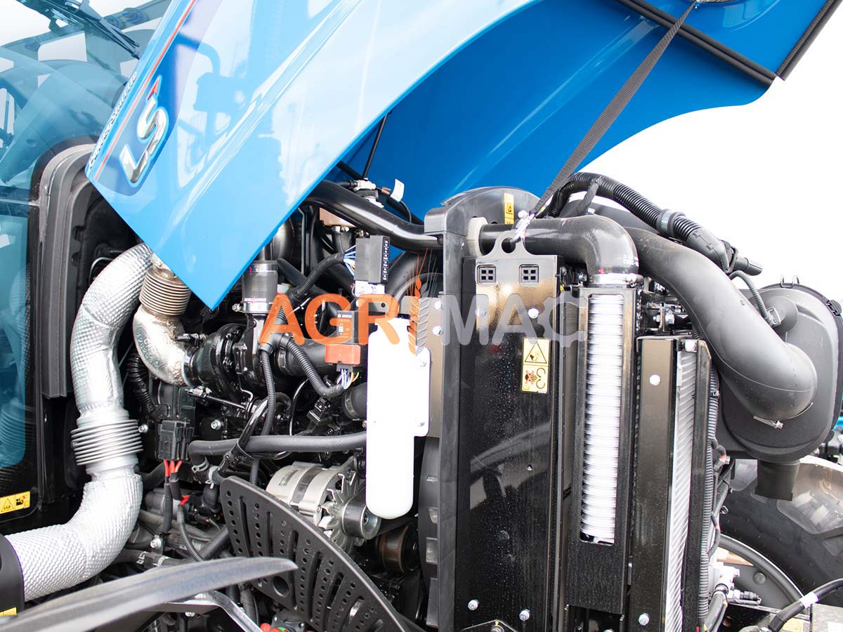 MT7.101 | LS Tractor | 122HP 4WD 3595cc κινητήρας Iveco τρακτέρ Standard συνδιασμός με GRAECUS FREZA B205
