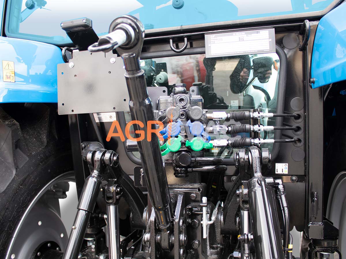 MT7.101 | LS Tractor | 122HP 4WD 3595cc κινητήρας Iveco τρακτέρ Standard συνδιασμός με GRAECUS FREZA B205