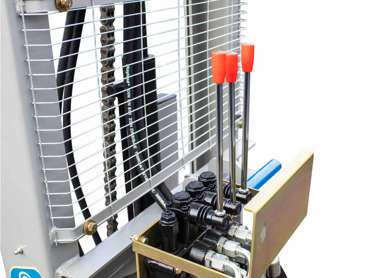 CLARK1500 TRIPLEX250-RC | Graecus | Κλαρκ για τρακτέρ 3 σταδιων με ανύψωση βάρους 1500kg και ύψους 250εκ, υδρ. πλάγια μετατόπιση, υδρ. ρύθμιση μπούμας και ασύρματο χειριστήριο.