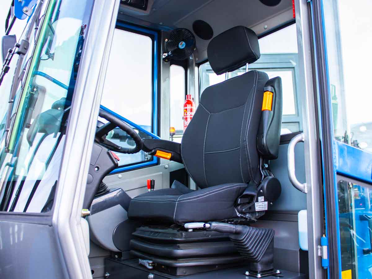 LD16NE Cab | Graecus | Σπαστός τροχοφόρος φορτωτής 4×4 4WD | Μέγιστη ανύψωση 3m | Ικανότητα φόρτωσης έως 1.6Τ | Καμπίνα A/C