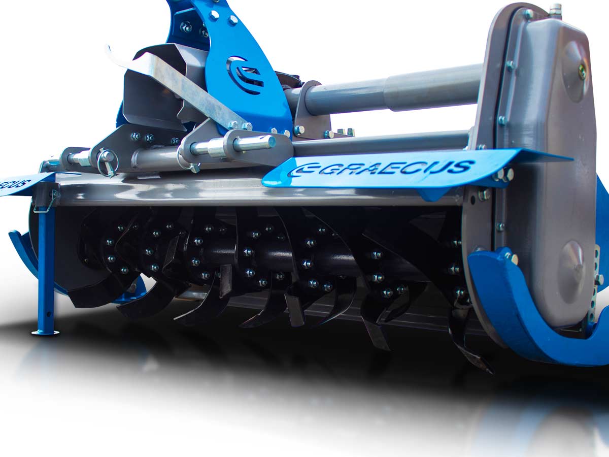 FREZA M115 | Graecus | Φρέζα μεσαίου τύπου συρταρωτή για μικρά τρακτέρ Solis, LS, Kubota κ.ά- με μηχανική μετατόπιση - επιφάνεια εργασίας 115εκ 