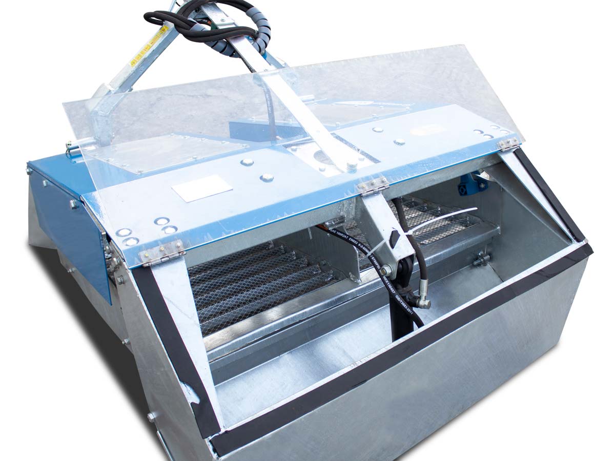 KA105 | Graecus | Μηχάνημα καθαρισμού ακτών για τρακτέρ 