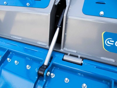 enisximenos-dasikos-katastrofeas-trakter-times-THOON-SHARK230