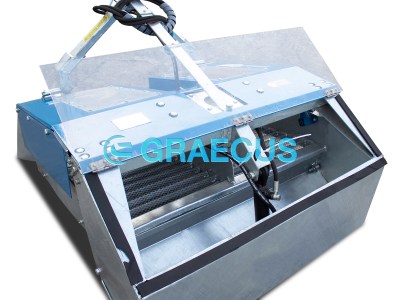 katharistis-akton-gia-trakter-times-KA1053