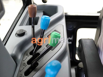 χειριστηρια-του-τρακτερ-LS-XR50-με-καμπινα