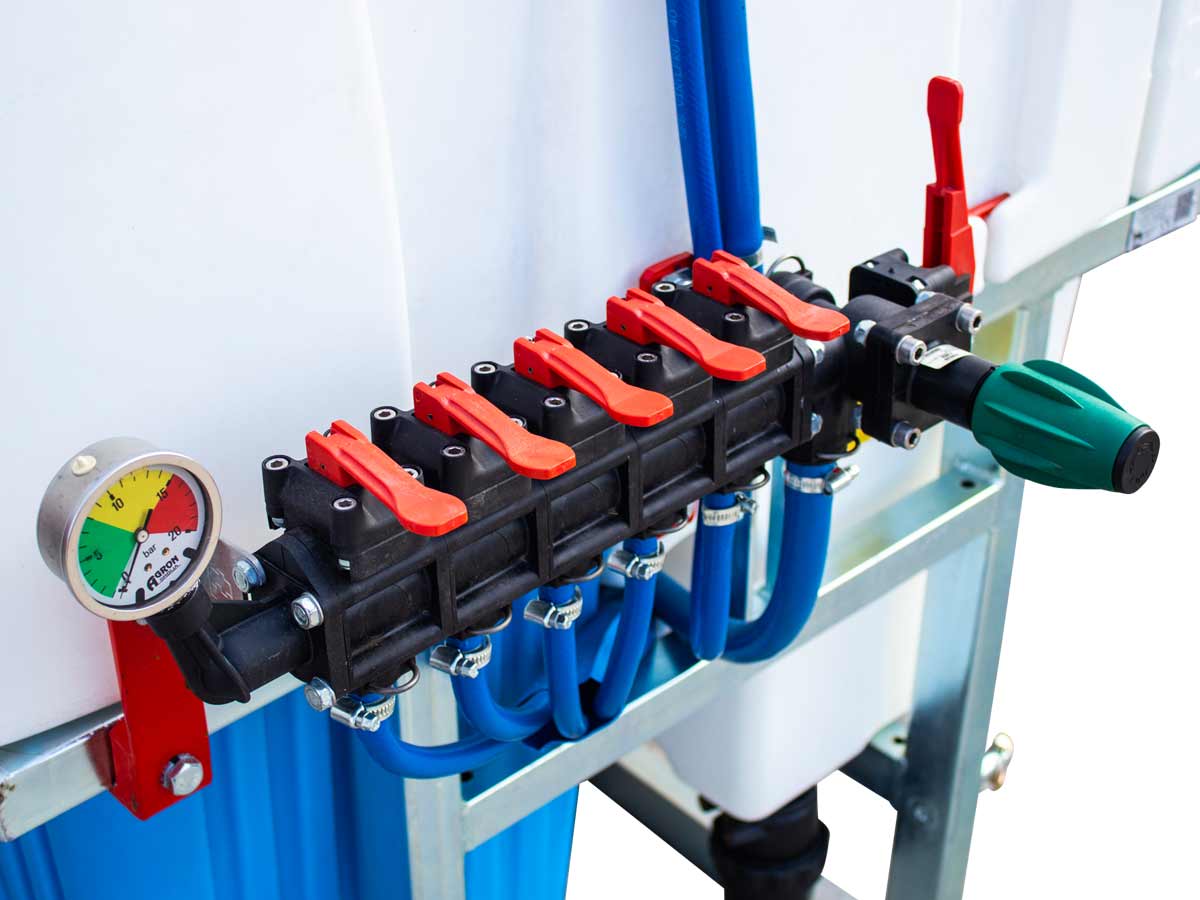 PA700+AD12 | Agron Mag | 700L/12m Ραντιστικο-Ψεκαστικο 3 καζάνια αναρτώμενο με 12 μέτρα μπάρα 