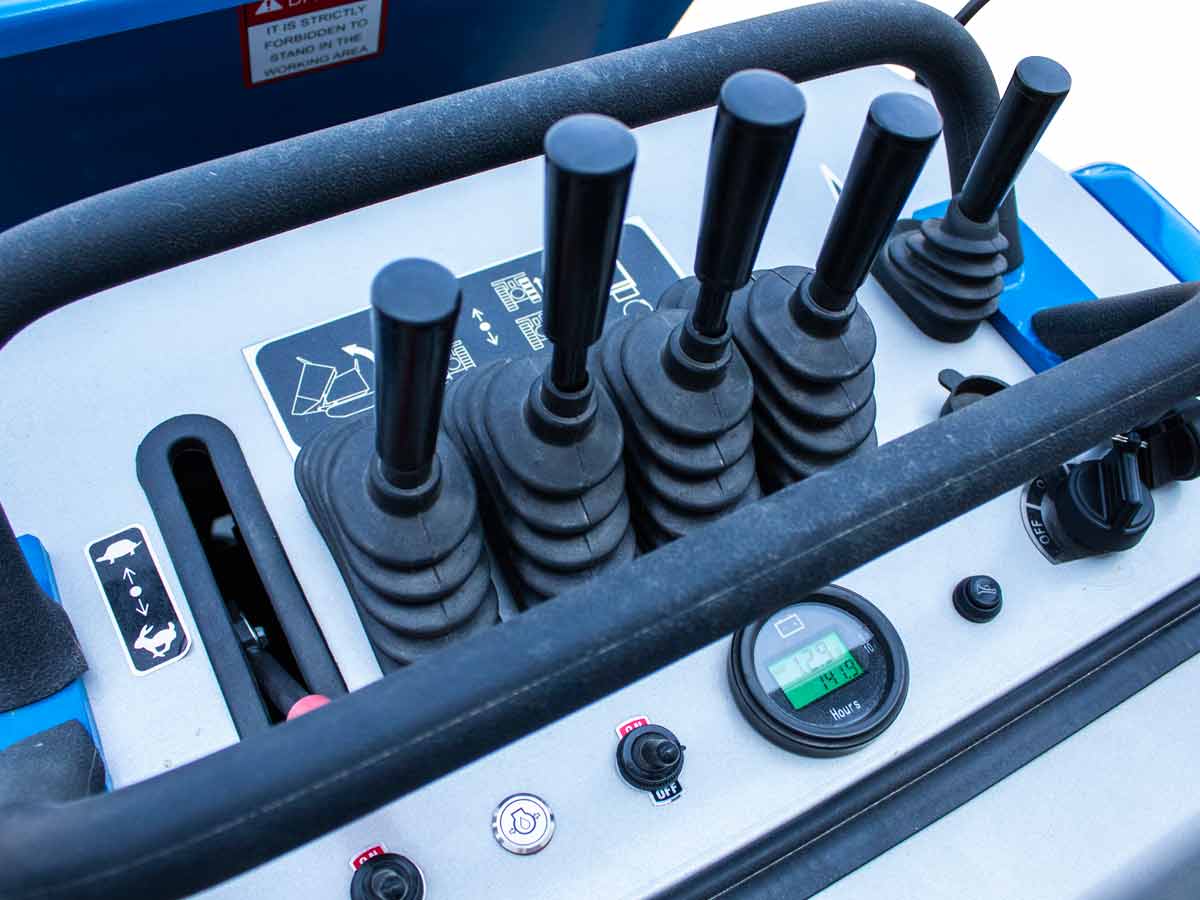  H800S | Graecus / KOOP | Ντάμπερ υδροστατικό με υδραυλική πλευρική εκκένωση, πλατφόρμα αναβάτη 800kg Diesel 