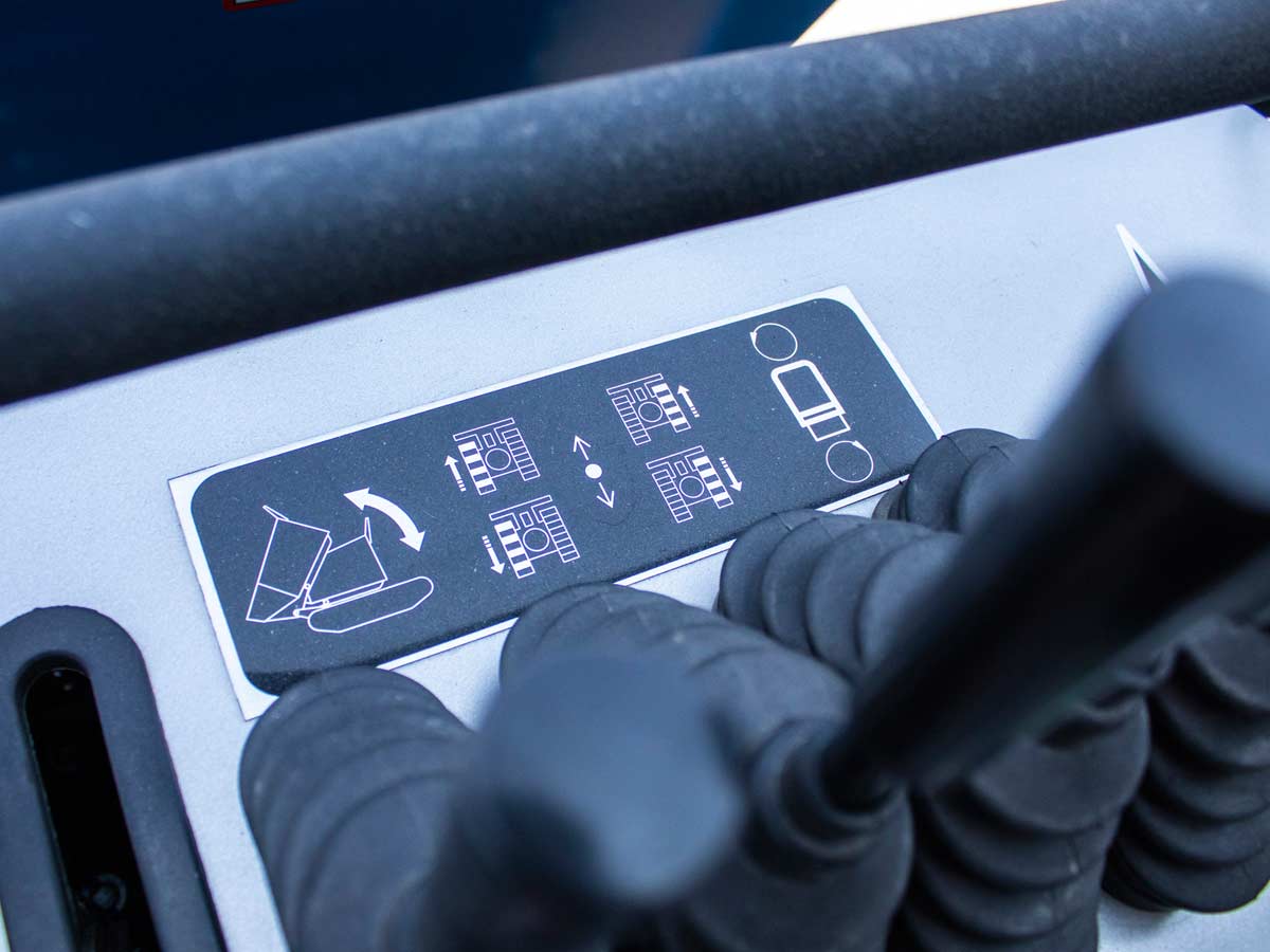  H800S | Graecus / KOOP | Ντάμπερ υδροστατικό με υδραυλική πλευρική εκκένωση, πλατφόρμα αναβάτη 800kg Diesel 